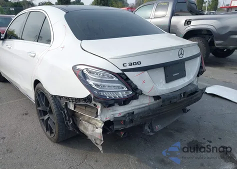 2016 Mercedes-Benz C 300 из США, поврежденный, VIN 55SWF4JB1GU124126